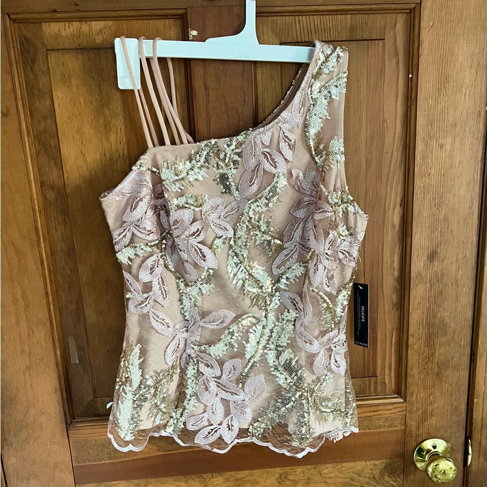 NWT Venus rose gold sequence top